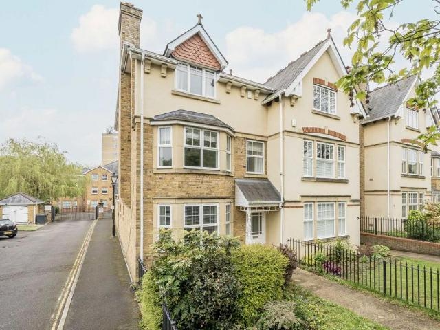House for rent in London Borough of Richmond upon Thames, Greater London