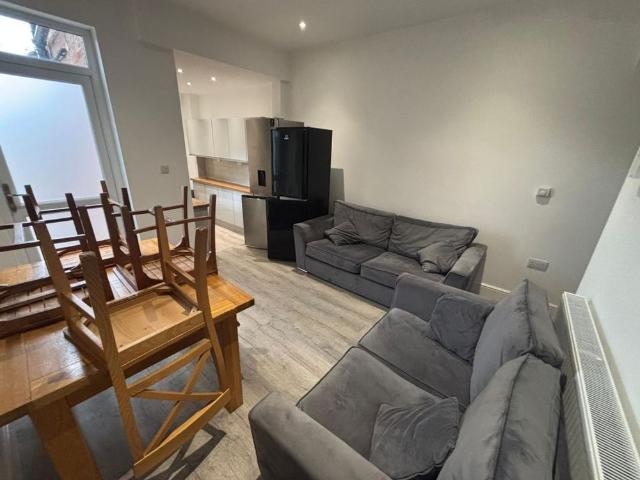 Room for rent in Elmfield, Leicestershire