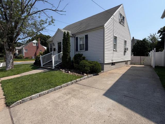 House for sale in Avenel, New Jersey