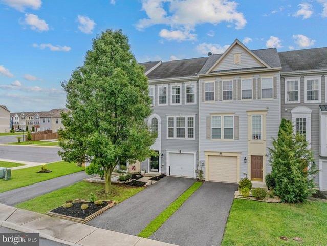 Townhouse for sale in Falling Waters, West Virginia