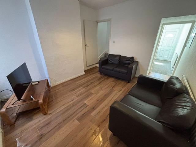 Room for rent in Elmfield, Leicestershire