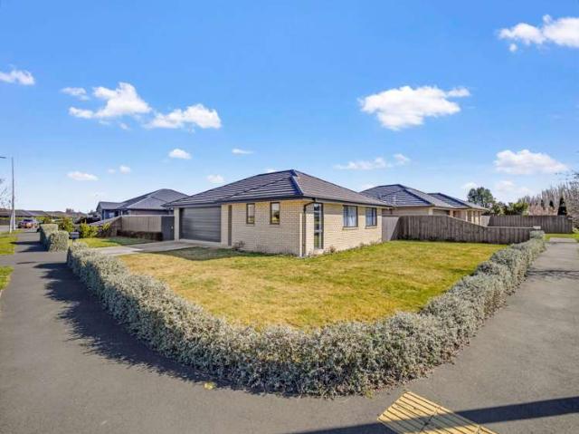 House for sale in Chaslands, Canterbury
