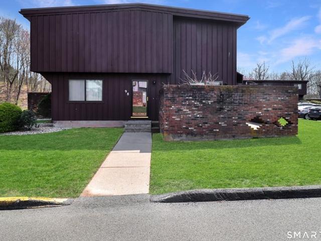 Townhouse for sale in Newington, Connecticut