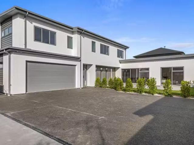 House for sale in Chaslands, Canterbury
