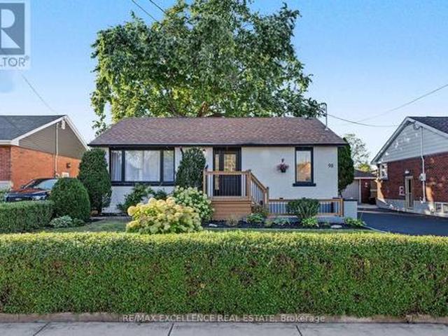 House for sale in Huntington, Hamilton