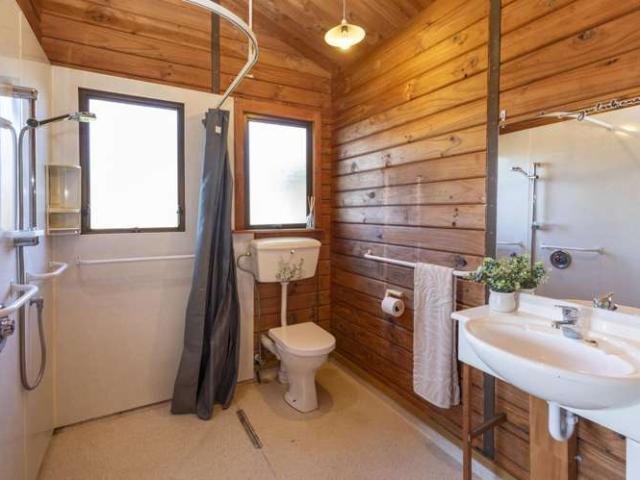 House for sale in Chaslands, Canterbury