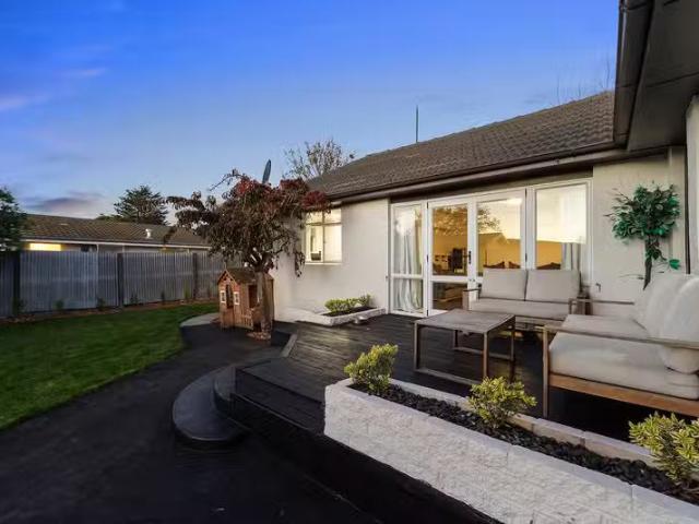 House for sale in Chaslands, Canterbury