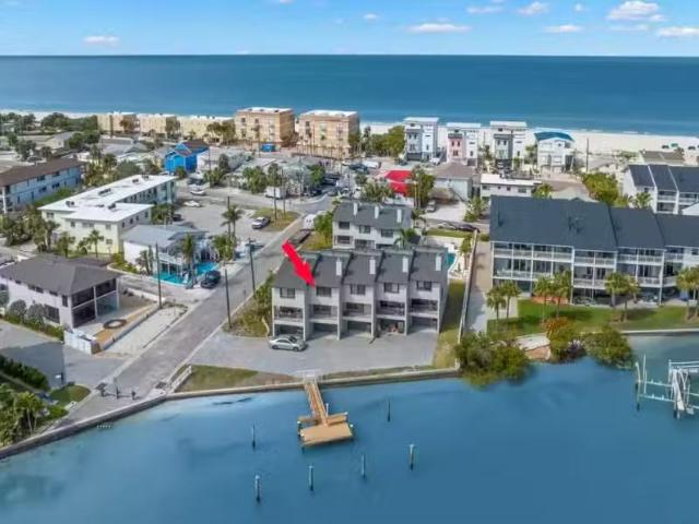 Condo for sale in Saint Petersburg Condo for sale in Saint Petersburg
