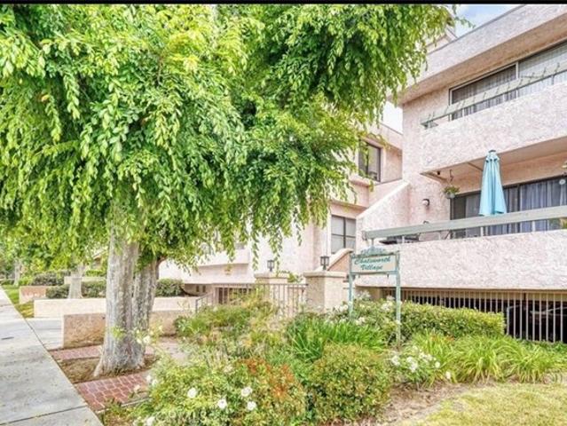 Townhouse for sale in Chatsworth, California