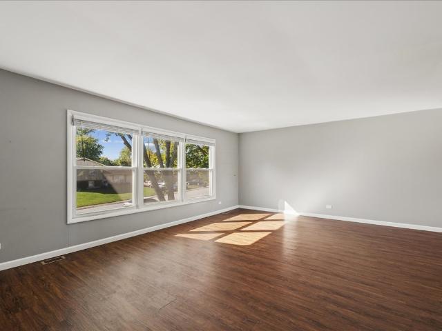 House for sale in Old Mill Grove, Lake Zurich