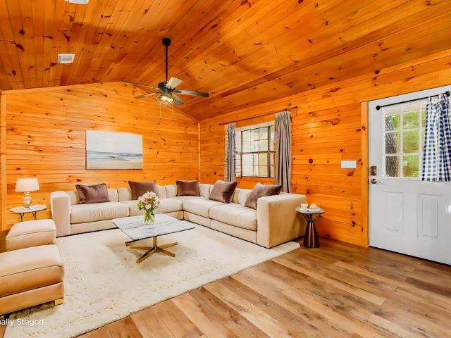 House for sale in Broaddus, Texas