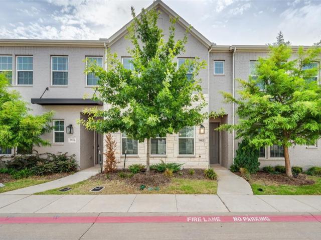 Townhouse for sale in Irving