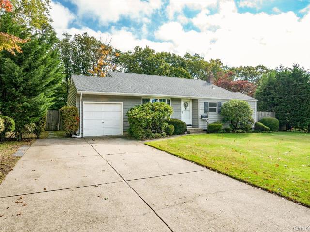 House for sale in West Bay Shore, Town of Islip