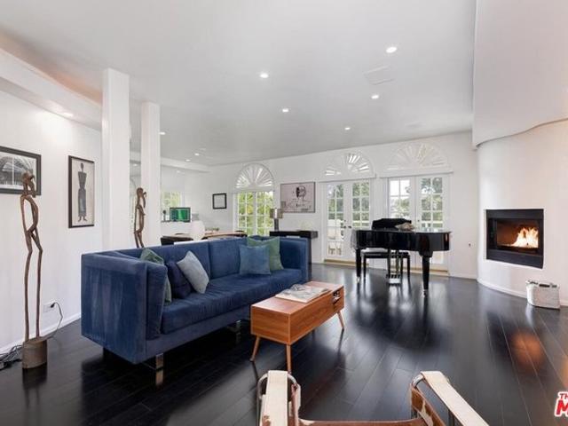 Condo for sale in Beverly Hills, Los Angeles County