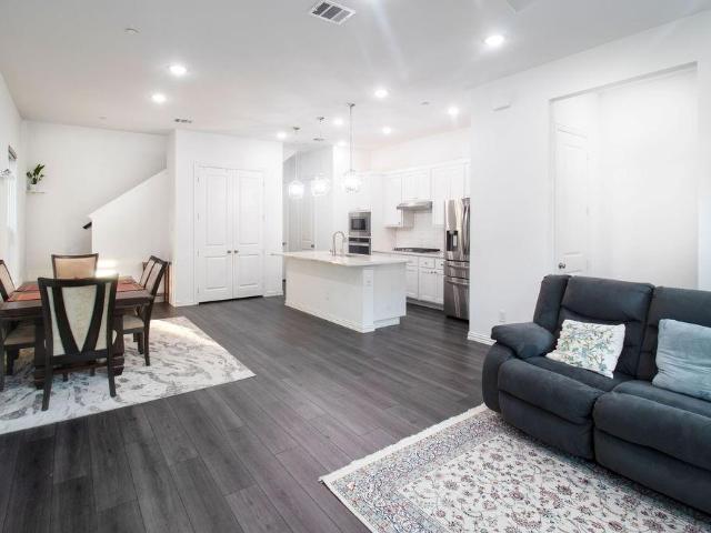 Townhouse for sale in Irving, Texas