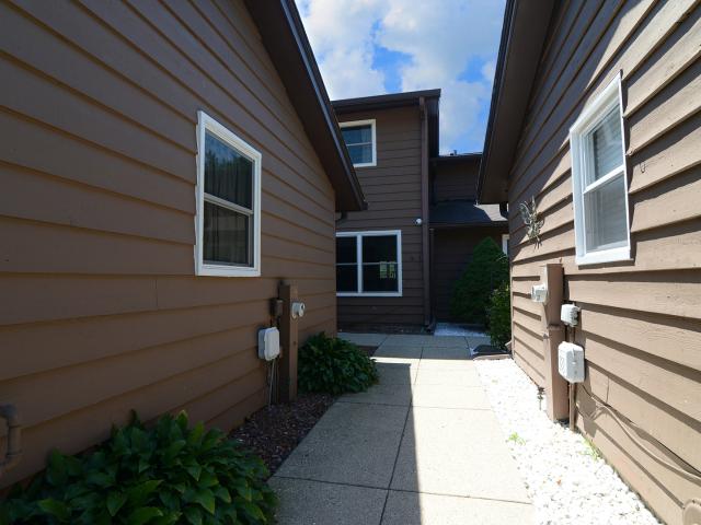 Townhouse for sale in Mchenry, Illinois