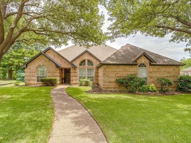 House for sale in Benbrook, Texas