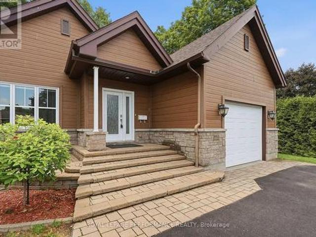 House for sale in Hawkesbury, Ontario