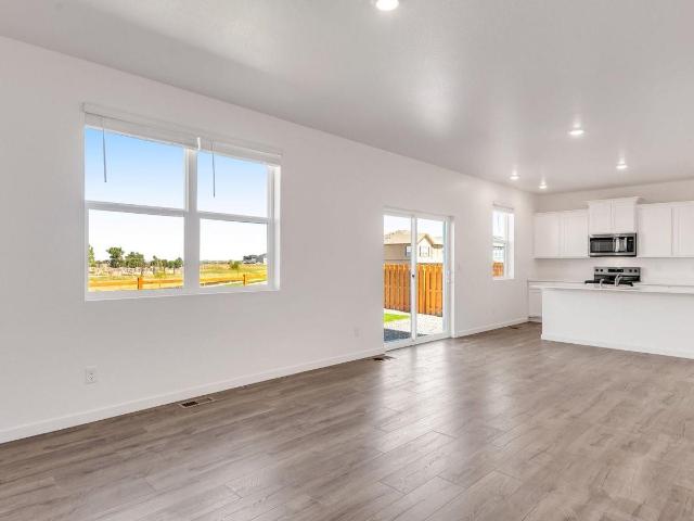 House for sale in Settler's Crossing, Commerce City