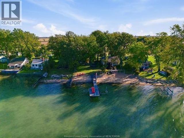 House for sale in Stoney Point, Lakeshore