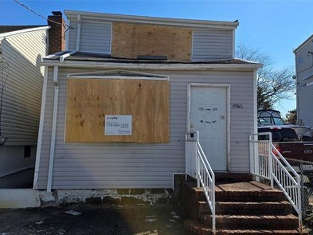 House for sale in Queens, Arverne