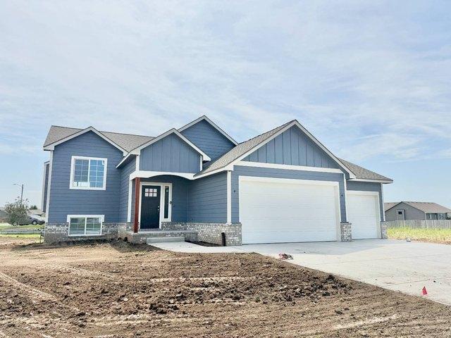 House for sale in Manhattan, Riley County