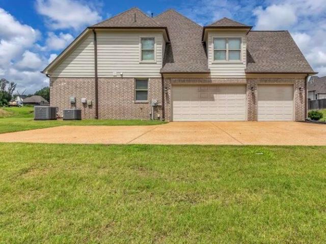 House for sale in Nesbit, Mississippi