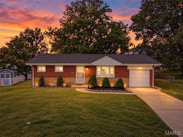 House for sale in Saxon Manor, Affton