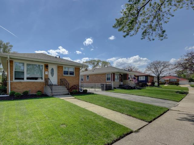 House for sale in Schiller Park, Illinois