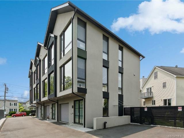Townhouse for rent in Stamford