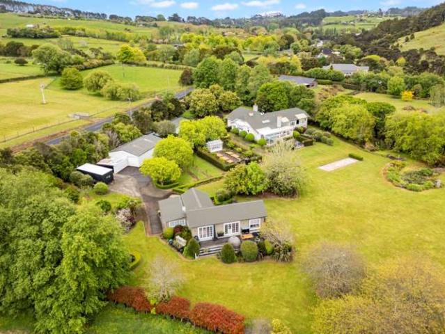 Property for sale in Waimauku