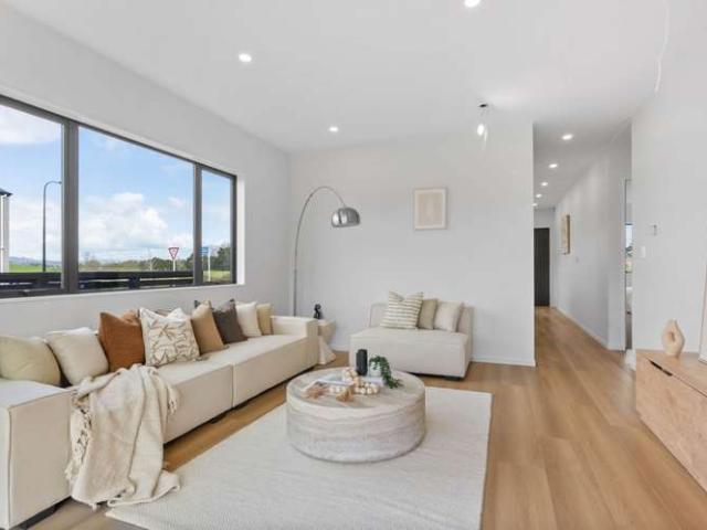 Townhouse for sale in Ōpaheke, Papakura