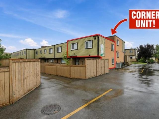 Townhouse for sale in Glenbrook, Calgary
