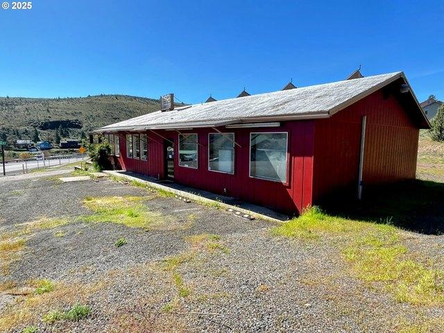 House for sale in East Maupin, Maupin