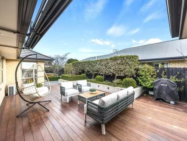 House for sale in Chaslands, Canterbury