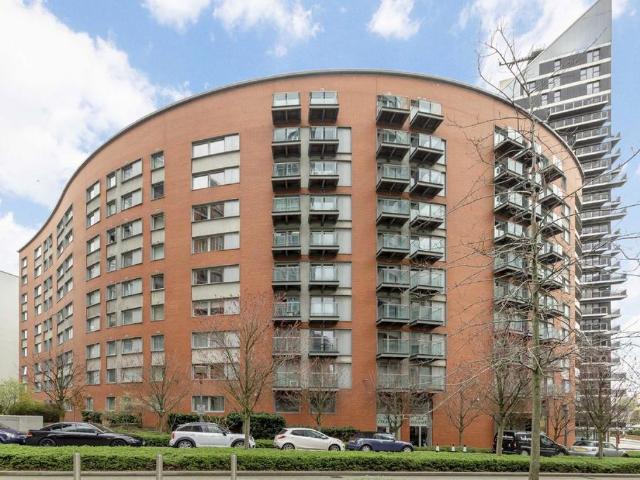 Apartment for rent in New Providence Wharf, Greater London