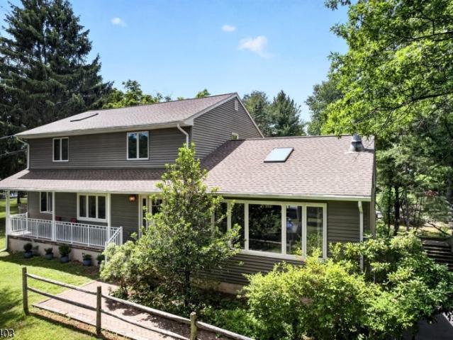 House for sale in Neshanic Station, New Jersey