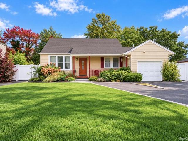 House for sale in North Babylon, Town of Babylon