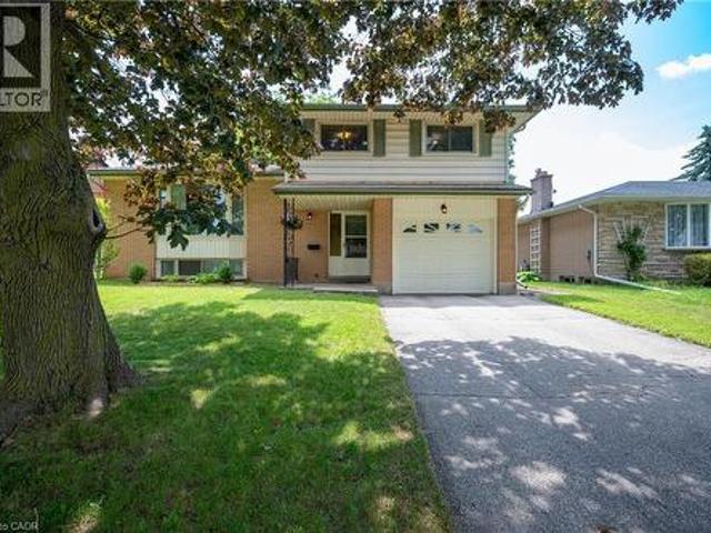 House for sale in Heritage Park, Kitchener