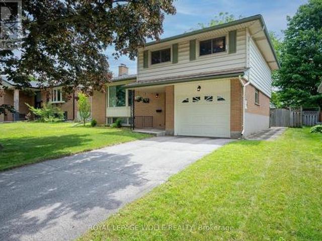 House for sale in Heritage Park, Kitchener