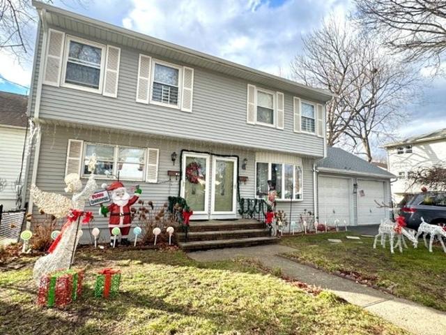 House for sale in Elmwood Park, New Jersey