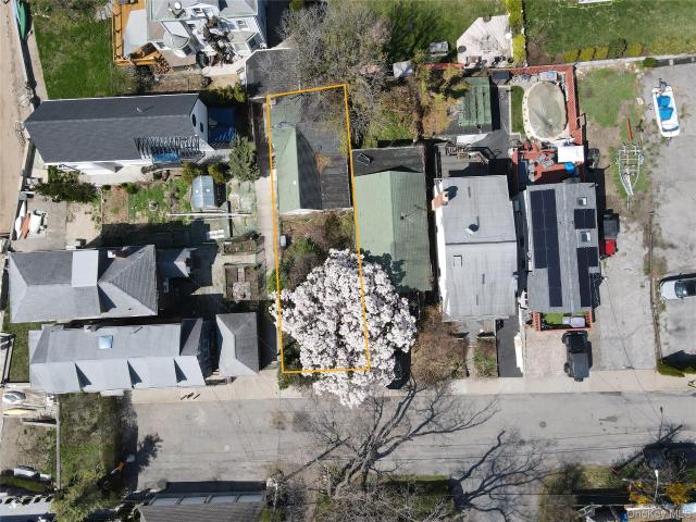 House for sale in The Bronx, Arverne
