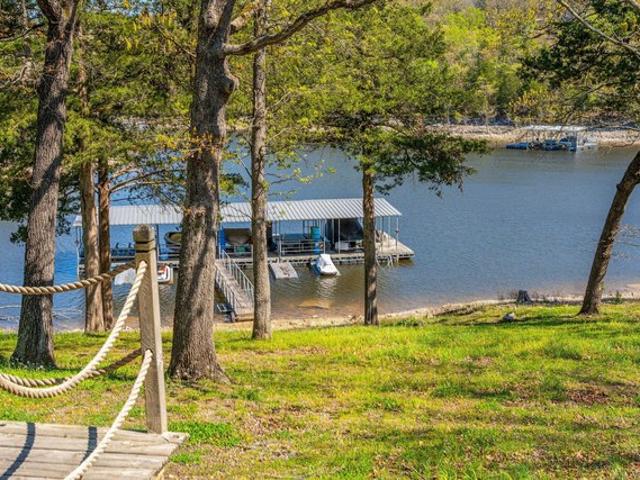 House for sale in Stone, Missouri