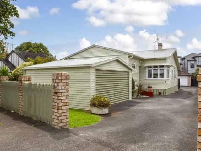 House for rent in Three Kings, Oroua County
