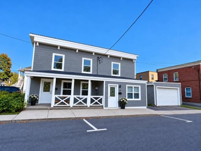 Property for sale in Sainte-Anne-de-Bellevue, Montréal (région administrative)