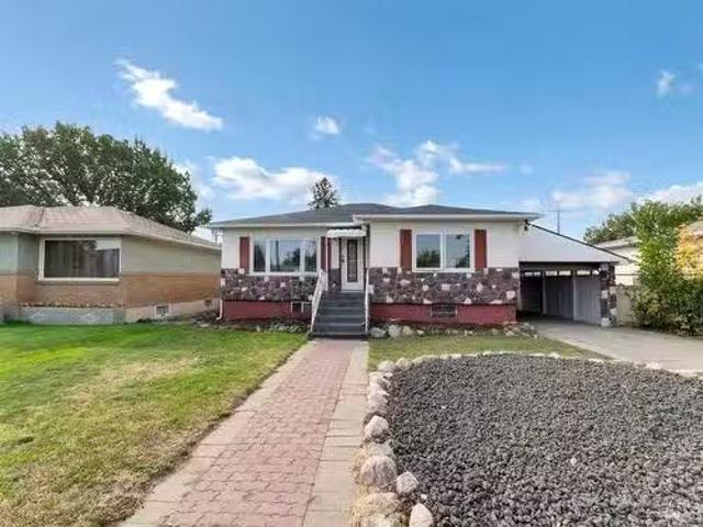 House for sale in Medicine Hat, Alberta