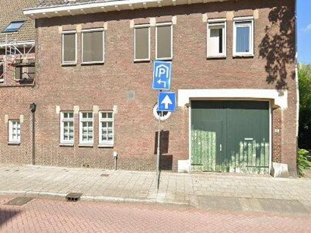 Bedrijfspand te huur in Heerlen, Limburg