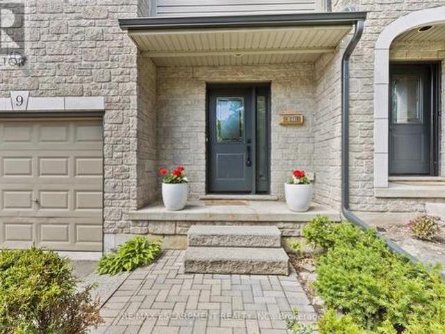 Townhouse for sale in Burlington, Ontario