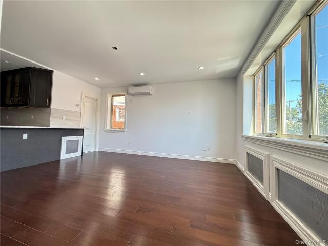 House for sale in Silverpointe Estates, New York