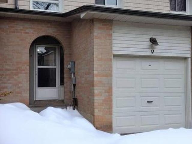 Townhouse for sale in Barrie, Ontario